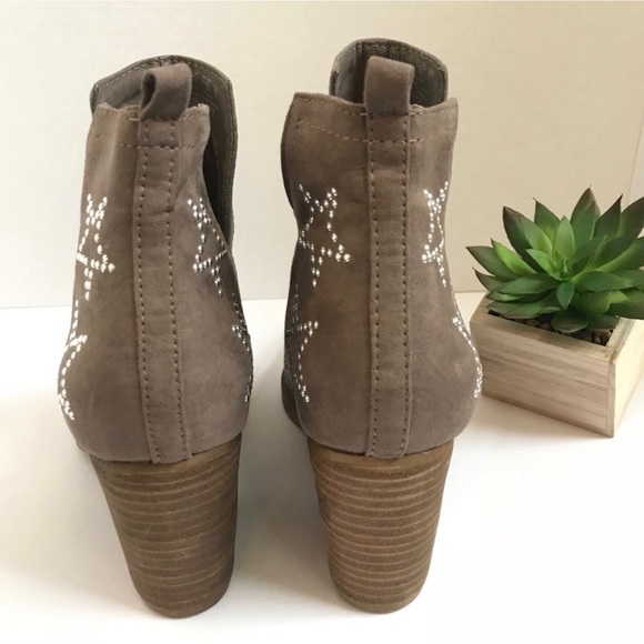 Carlos Santana Star Studded Tan Taupe Bootie Size 7.5 BNWOB - Picture 7 of 9